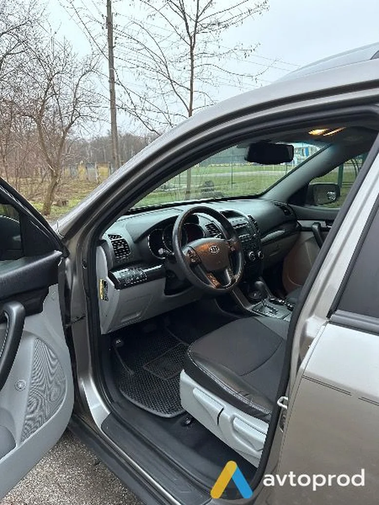 Фото 2 - Kia Sorento 2010
