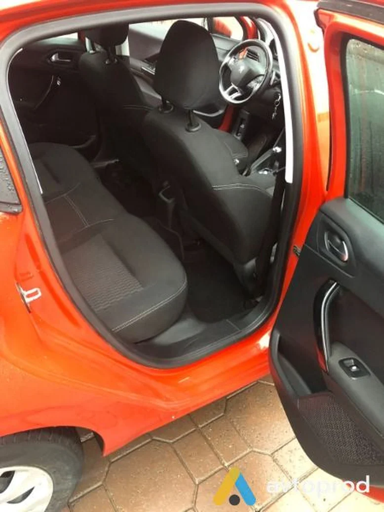 Фото 3 - Peugeot 208 2017