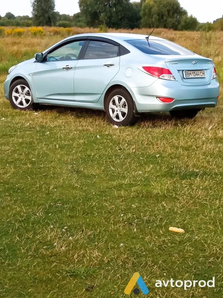 Photo 1 - Hyundai Accent 2011