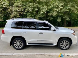 Photo 3 - Lexus LX 2010