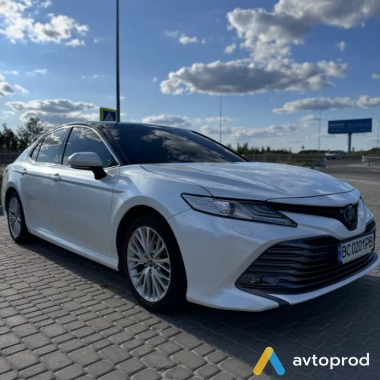 Фото 2 - Toyota Camry 2019