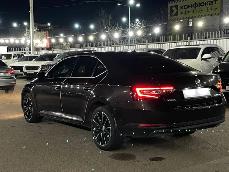 Фото 2 - Skoda Superb 2017