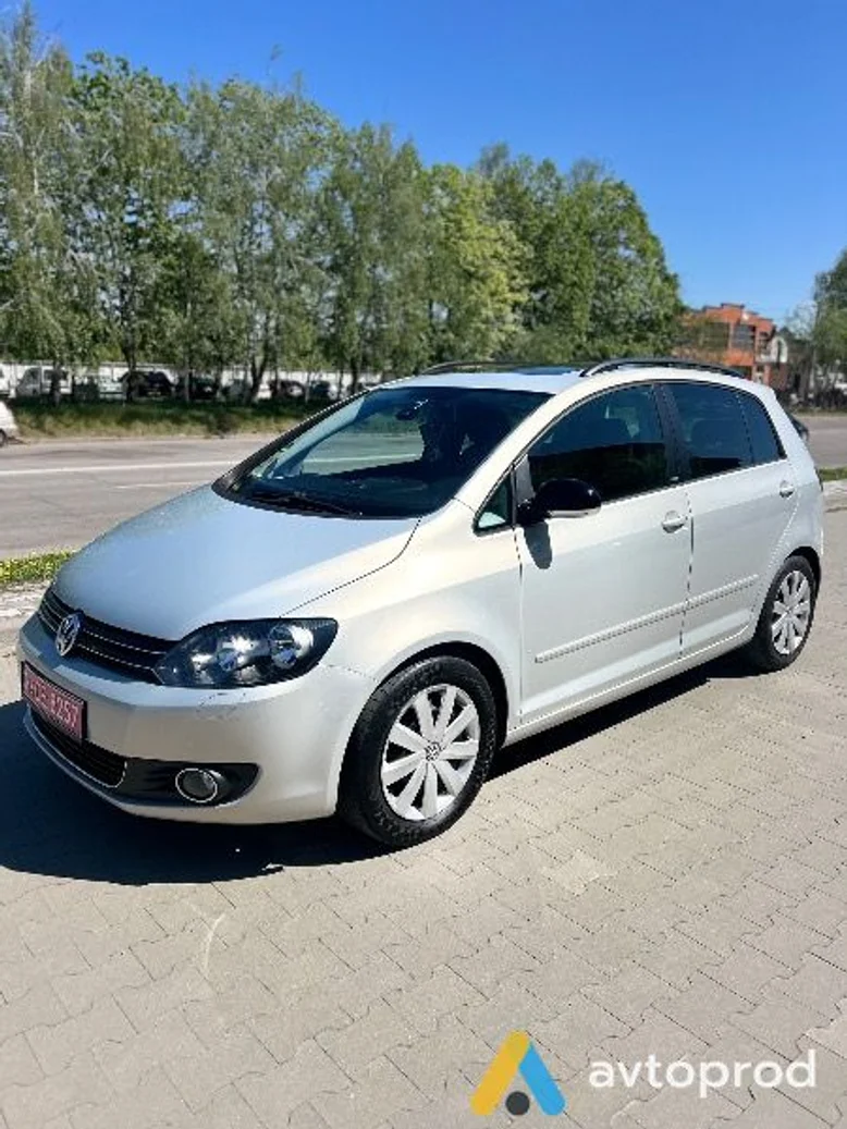 Фото 1 - Volkswagen Golf 2011