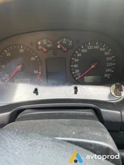 Photo 4 - Volkswagen Golf 2000