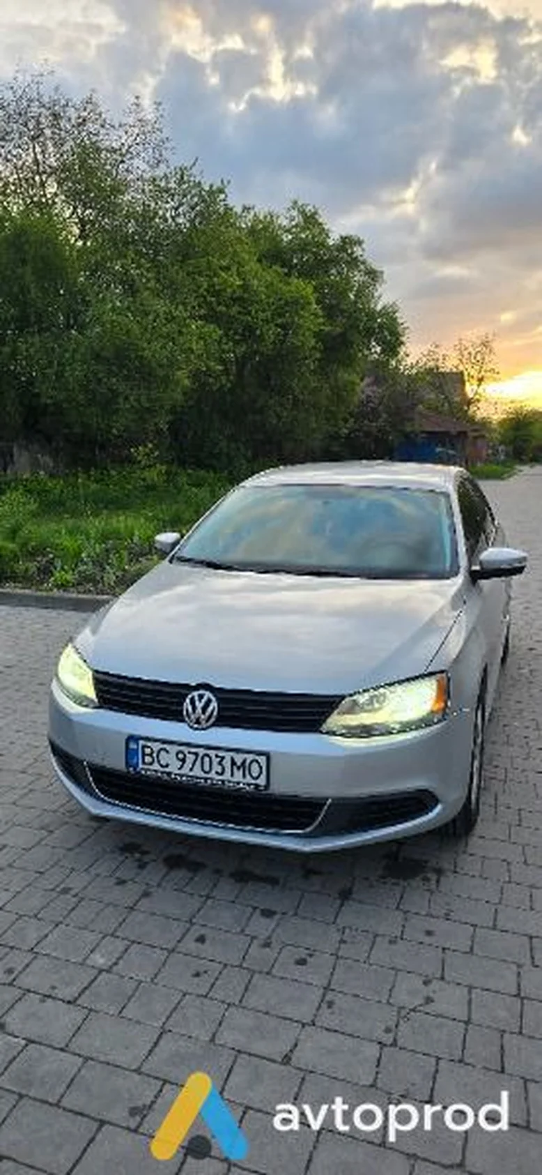 Фото 1 - Volkswagen Jetta 2012