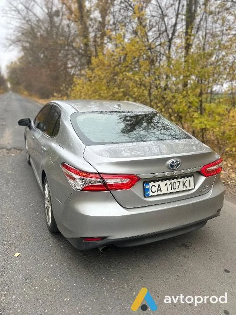 Фото 3 - Toyota Camry 2020