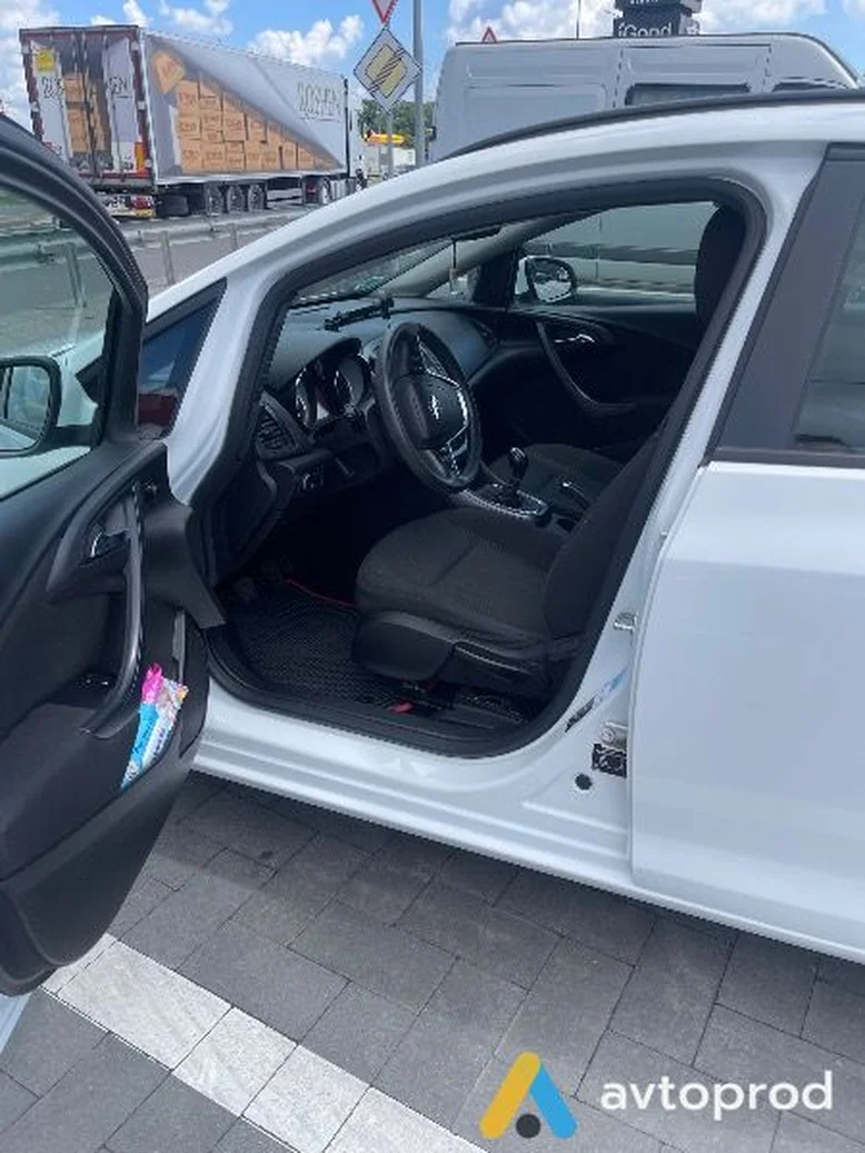 Фото 2 - Opel Astra 2015