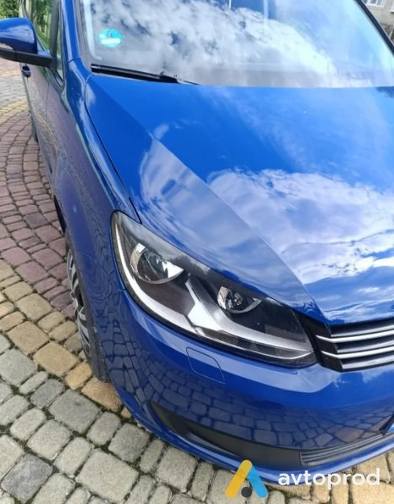 Фото 1 - Volkswagen Touran 2012