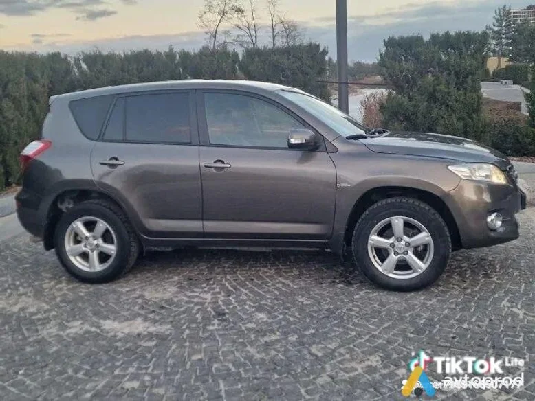 Фото 4 - Toyota RAV 4 2010