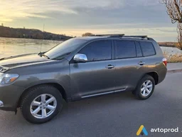 Photo 2 - Toyota Highlander 2010