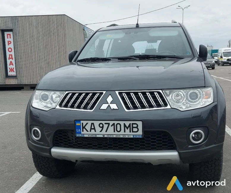 Photo 1 - Mitsubishi Pajero 2011