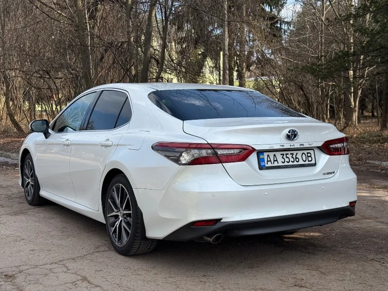 Фото 4 - Toyota Camry 2021