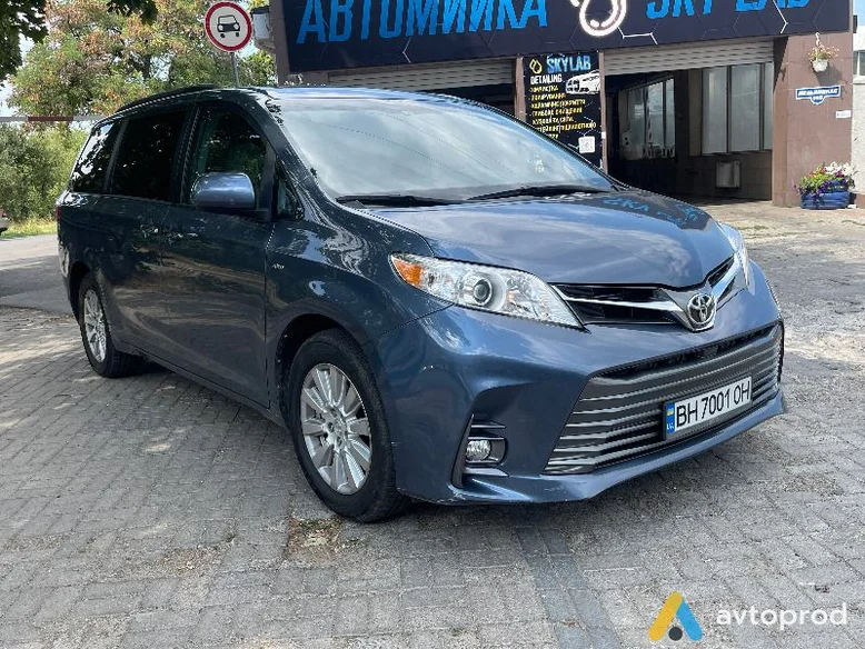 Фото 1 - Toyota Sienna 2017