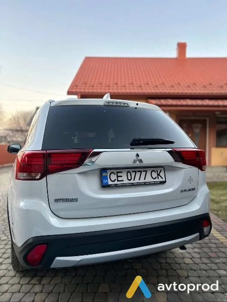 Фото 4 - Mitsubishi Outlander 2018