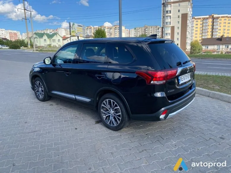 Фото 2 - Mitsubishi Outlander 2017