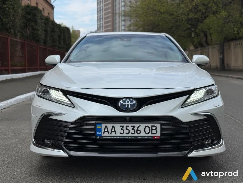 Photo 2 - Toyota Camry 2021