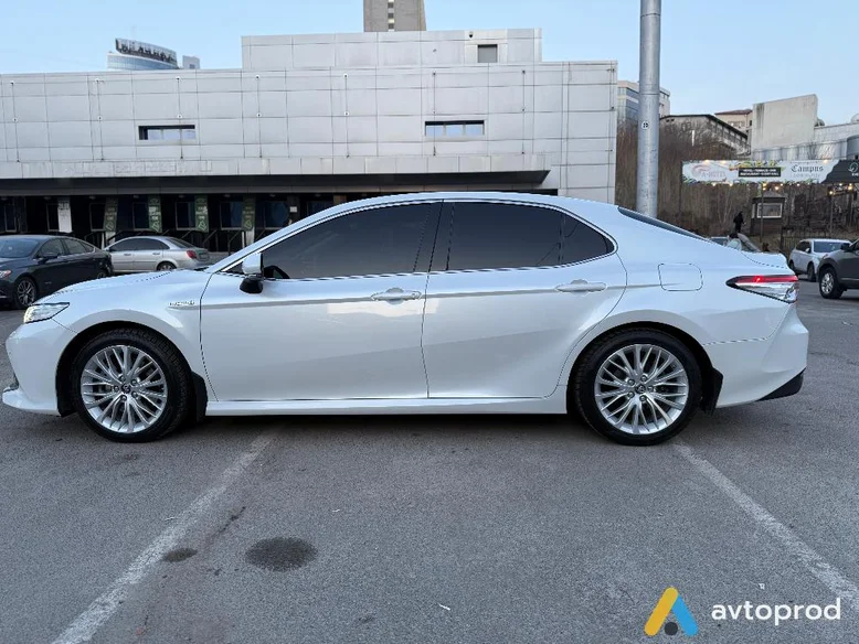 Фото 4 - Toyota Camry 2020
