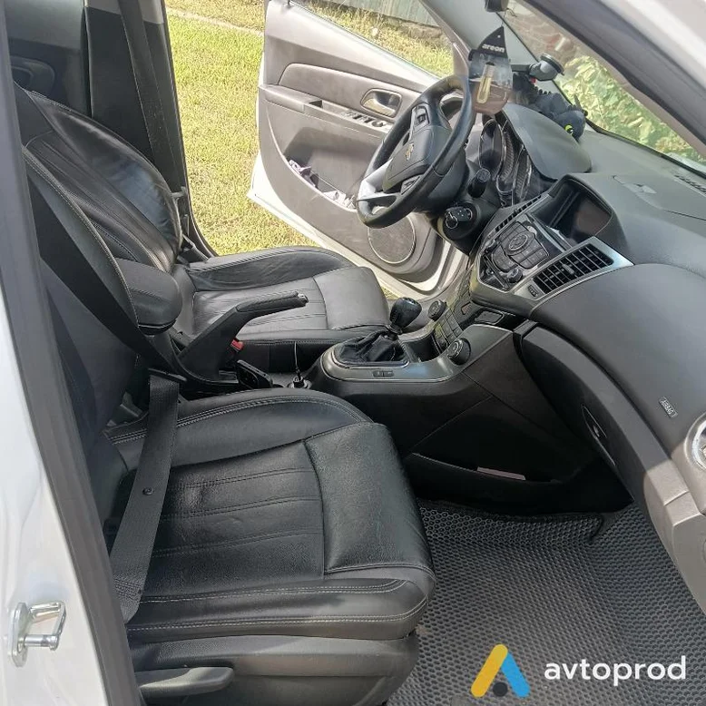 Фото 4 - Chevrolet Cruze 2012