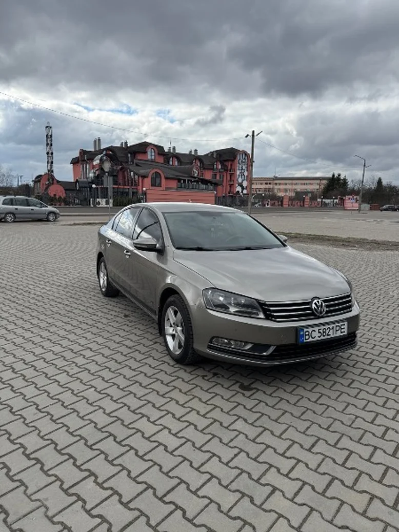 Фото 3 - Volkswagen Passat 2012