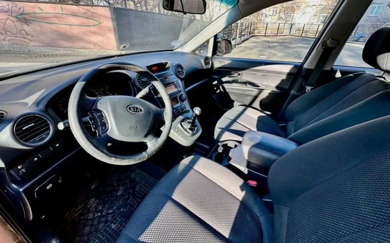 Фото 3 - Kia Carens 2011