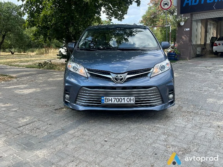 Фото 2 - Toyota Sienna 2017