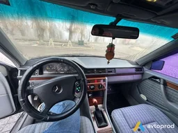 Photo 2 - Mercedes-Benz 200 1992