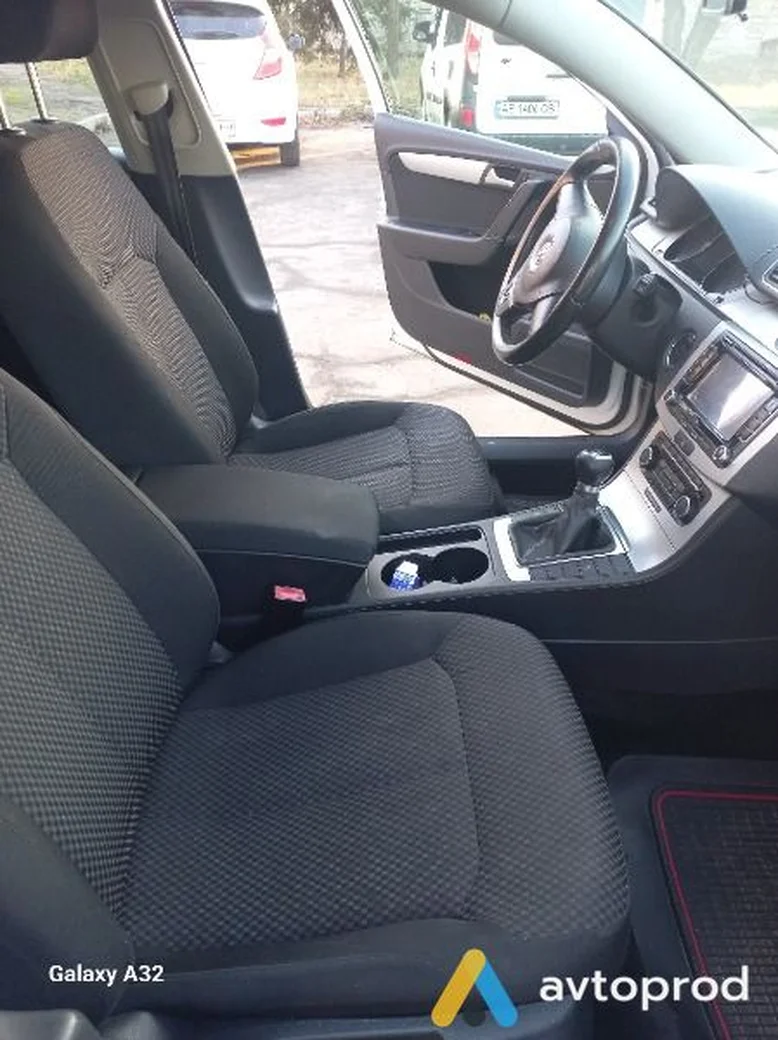 Фото 3 - Volkswagen Passat 2011