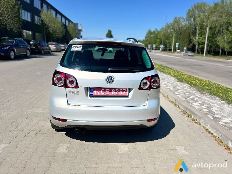 Фото 3 - Volkswagen Golf 2011