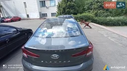 Photo 2 - Hyundai Elantra 2019