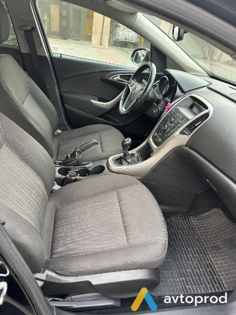 Фото 4 - Opel Astra 2011