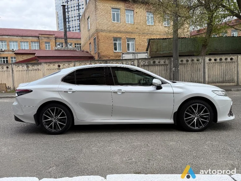 Photo 4 - Toyota Camry 2021