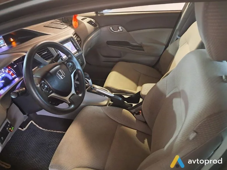 Фото 3 - Honda Civic 2011