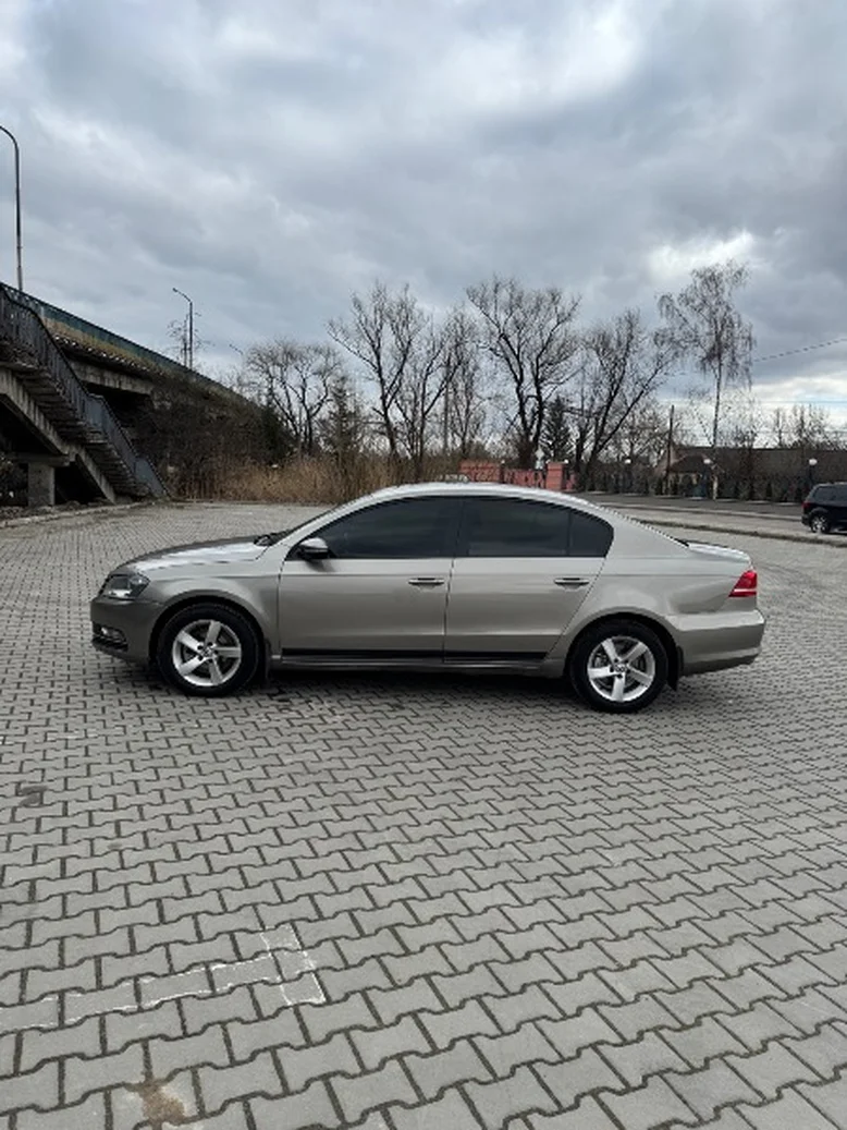 Фото 4 - Volkswagen Passat 2012