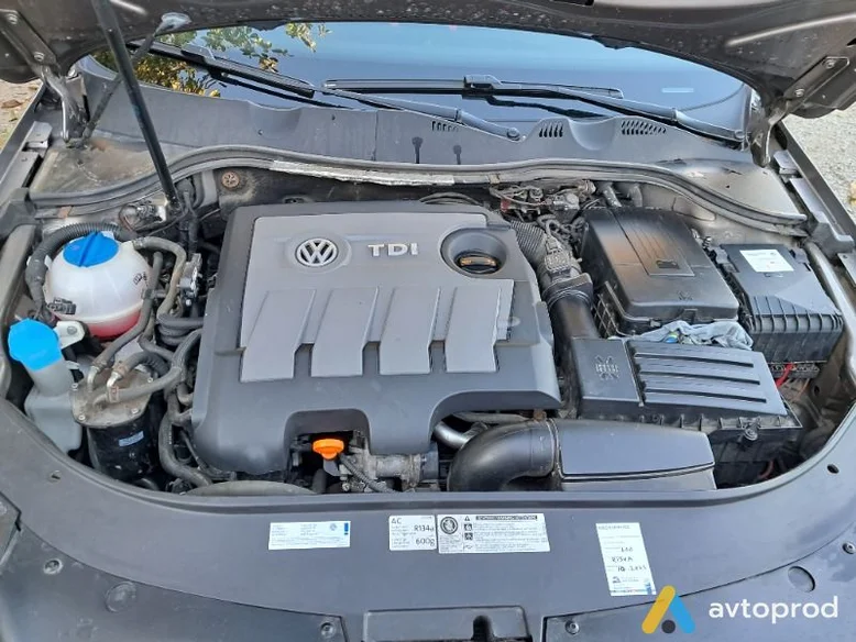 Фото 2 - Volkswagen Passat 2011