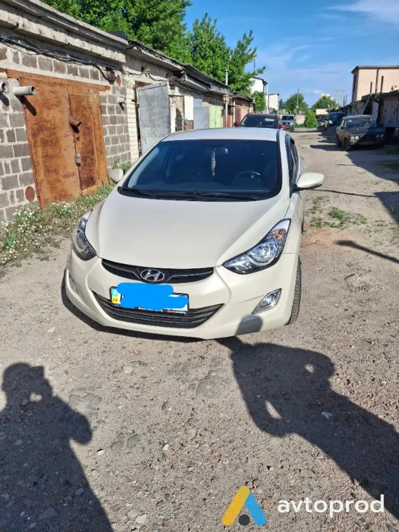 Фото 1 - Hyundai Elantra 2012