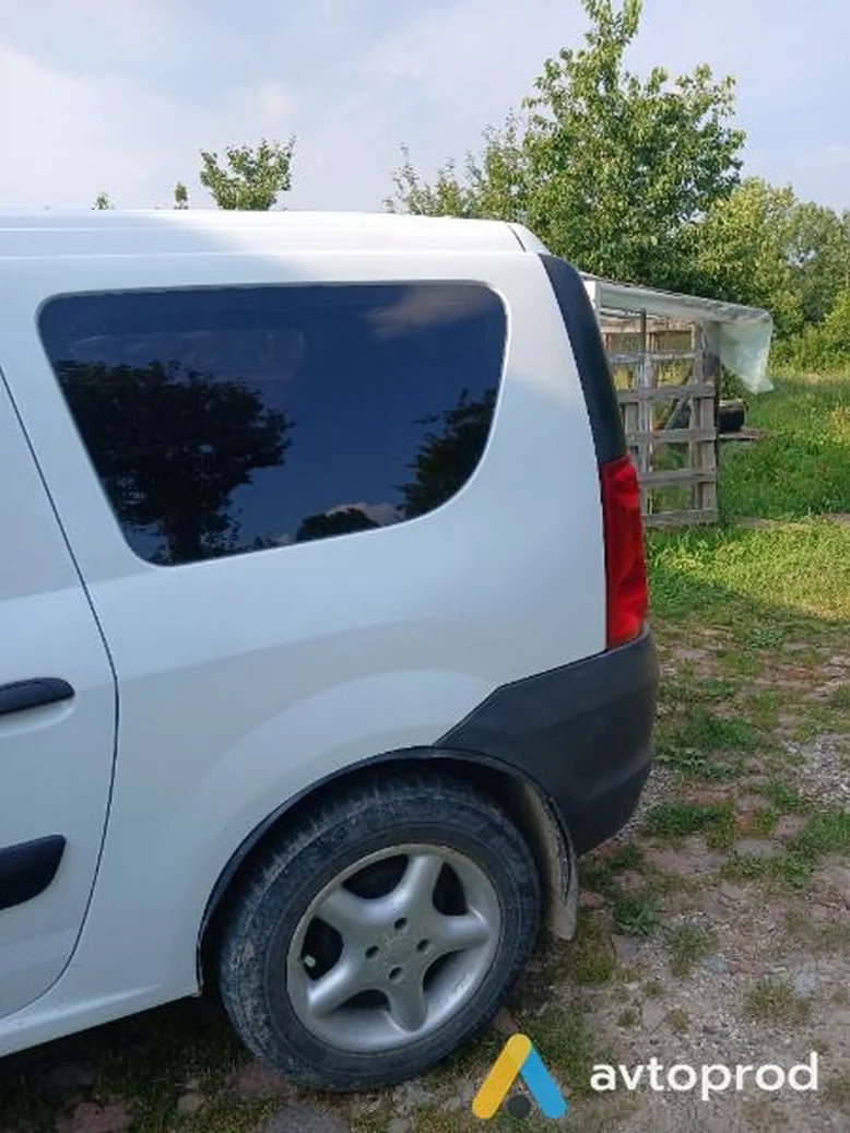 Фото 3 - Dacia Logan 2010