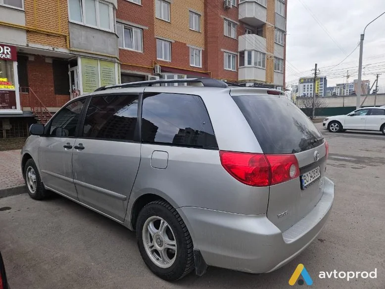 Фото 4 - Toyota Sienna 2008