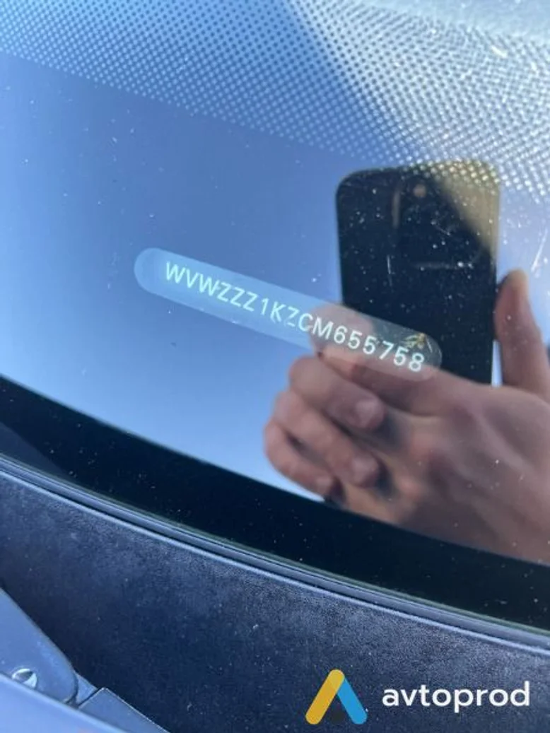 Фото 3 - Volkswagen Golf 2011