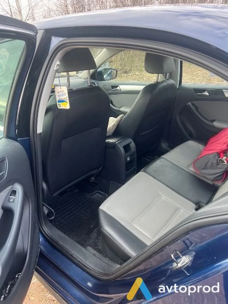 Фото 1 - Volkswagen Jetta 2013