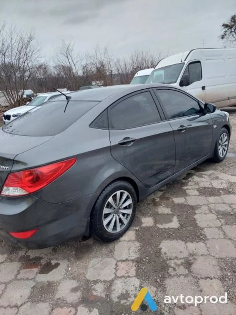 Фото 4 - Hyundai Accent 2011