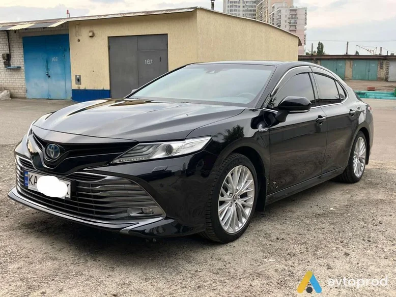 Photo 1 - Toyota Camry 2020