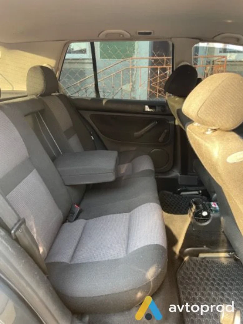 Фото 2 - Volkswagen Golf 2000