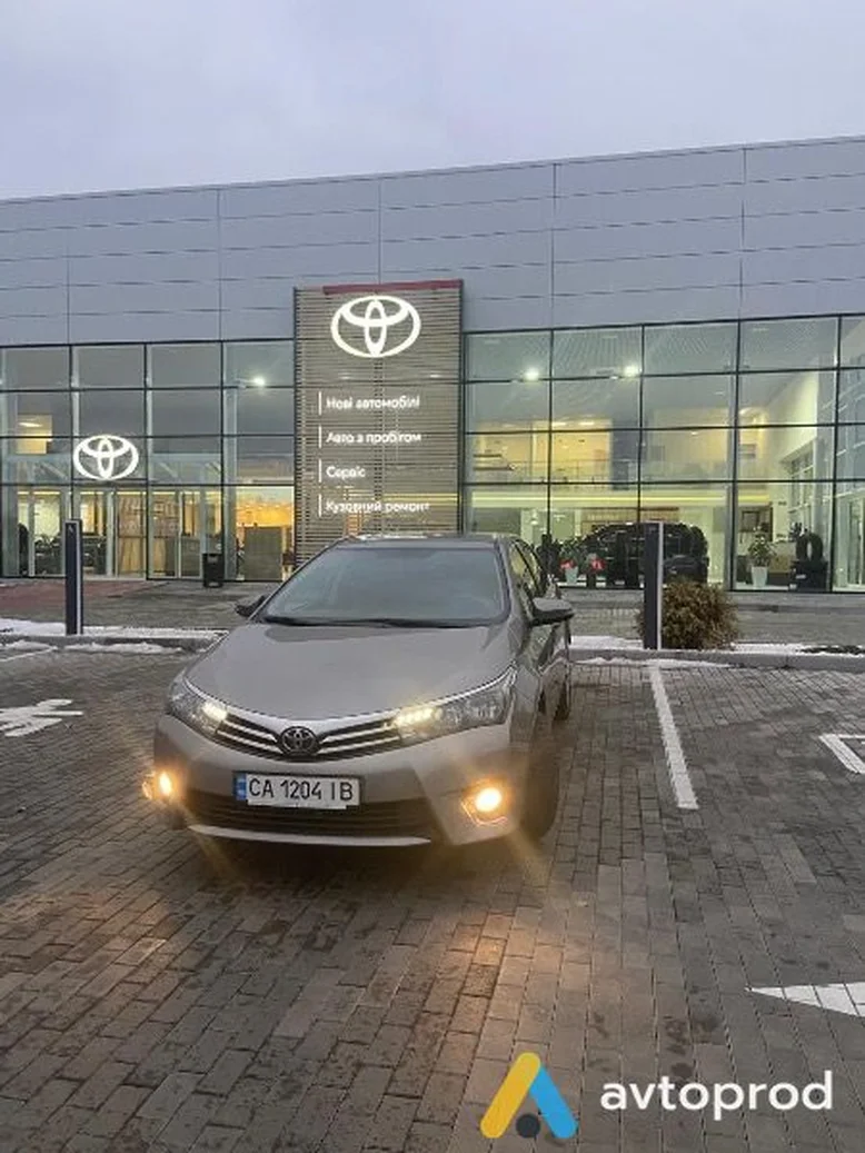 Фото 3 - Toyota Corolla 2014