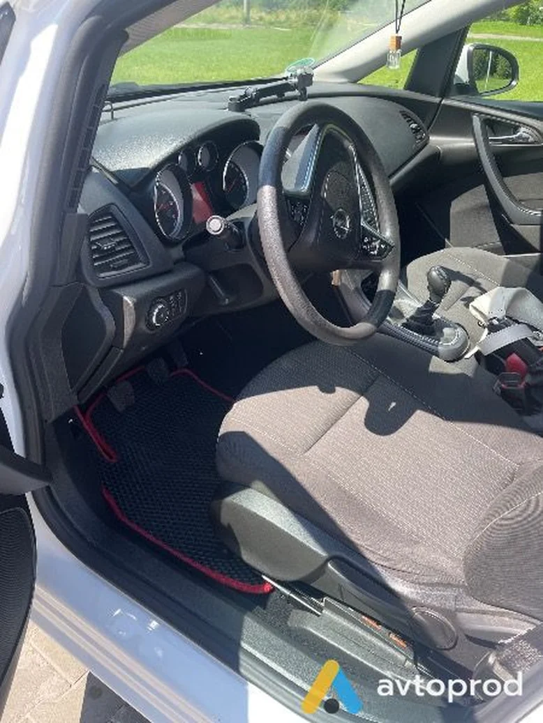 Фото 3 - Opel Astra 2015