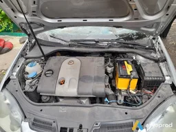 Photo 2 - Volkswagen Golf 2003