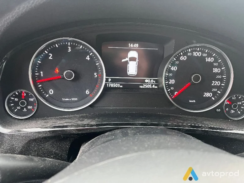 Фото 3 - Volkswagen Touareg 2017