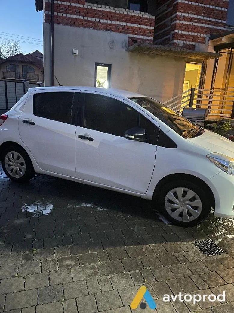 Фото 4 - Toyota Yaris 2012