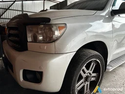 Photo 2 - Toyota Sequoia 2008