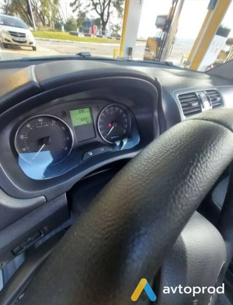 Фото 3 - Skoda Fabia 2015