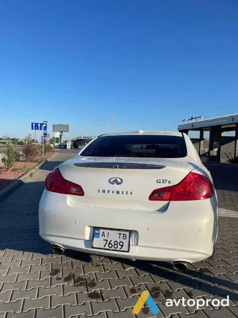 Фото 4 - Infiniti G37 2013